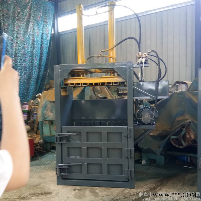 2019新型薄膜液压打包机 宇晨废旧农膜压缩打包设备图6