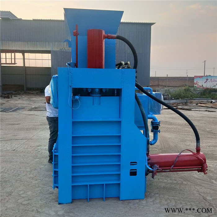 杂草粉碎打包机 高粱杆压缩压块机 黄储秸秆压捆机山东产地货源图3