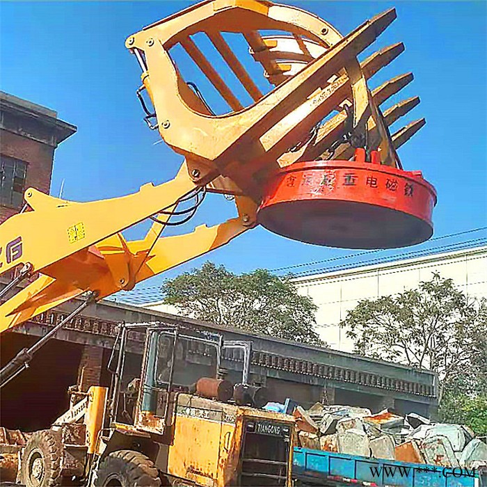 张掖市0.9米起重电磁铁 叉车装废铁吸盘市电磁铁图3