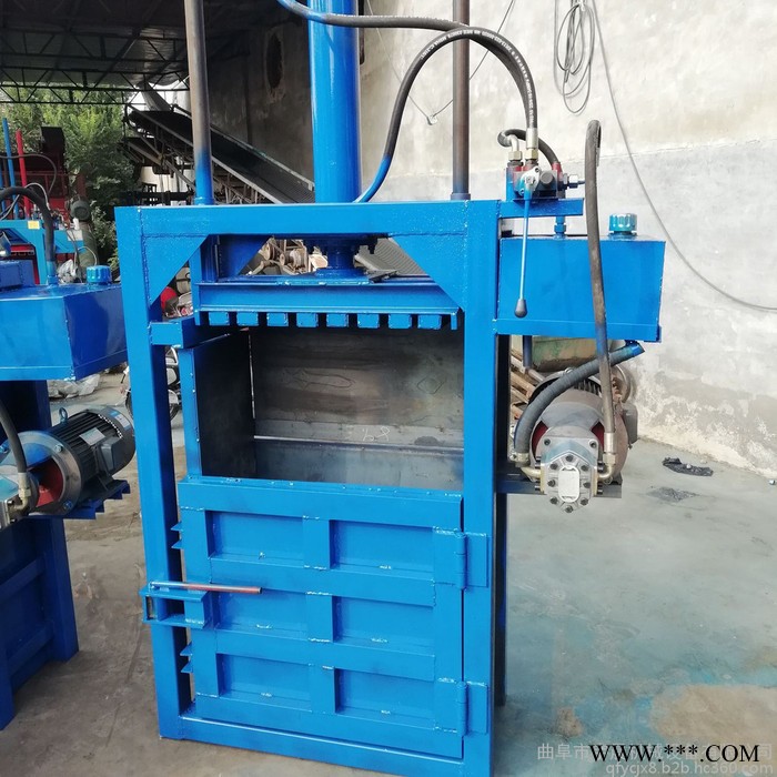 河北塑料瓶液压打包机  宇晨30吨废铁销压块机图2