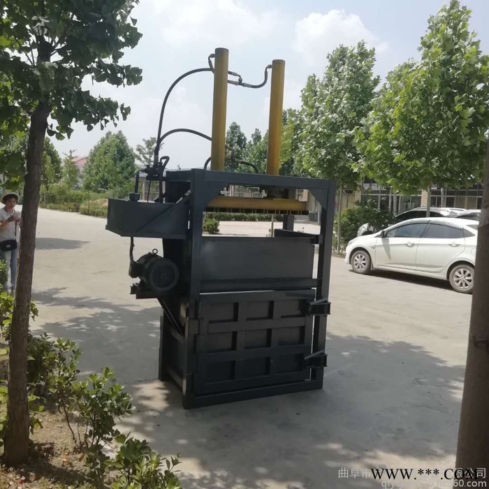 30吨锡箔纸压块机 槽钢加固废油漆桶压扁机 废品挤包机图4